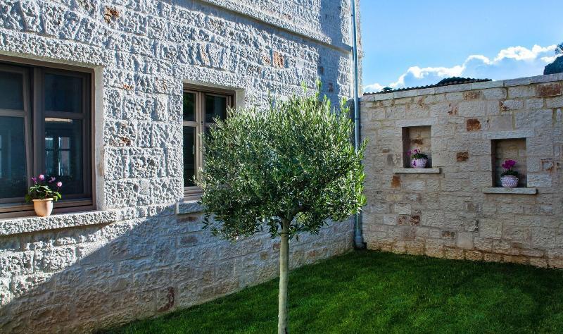 Haones Suites Ioannina Buitenkant foto
